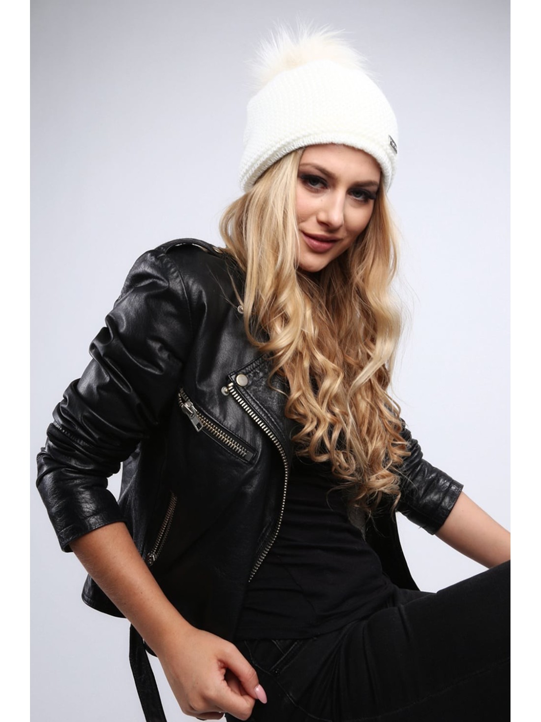 Cremefarbene Damen-Wintermütze C2 – Online-Shop – Boutique